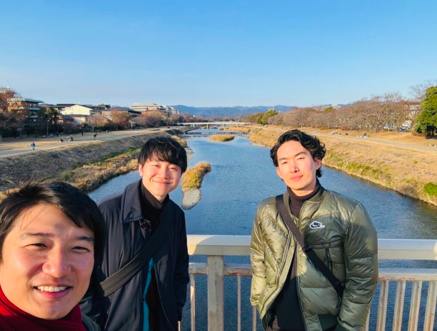 ABCアナウンサーアローン会（中央が北村真平）