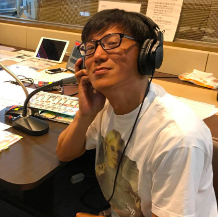 地元のＦＭ五條のラジオに出演する七井貴行