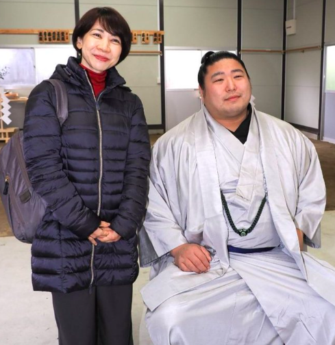 相撲好きでもある上代貴子