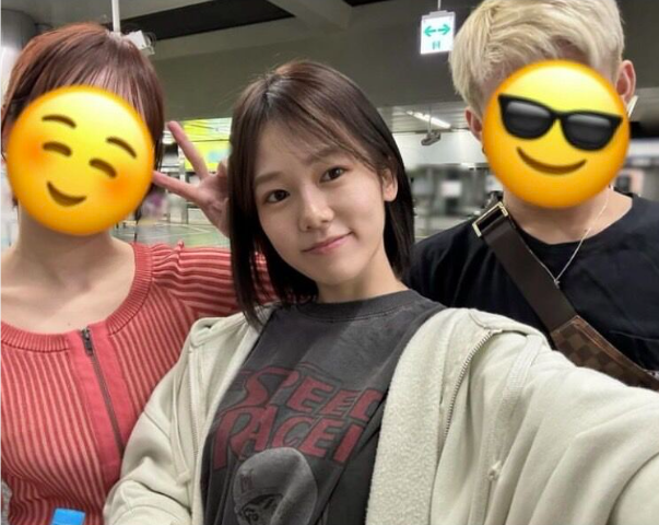 妹（左）と川口葵と弟（右）
